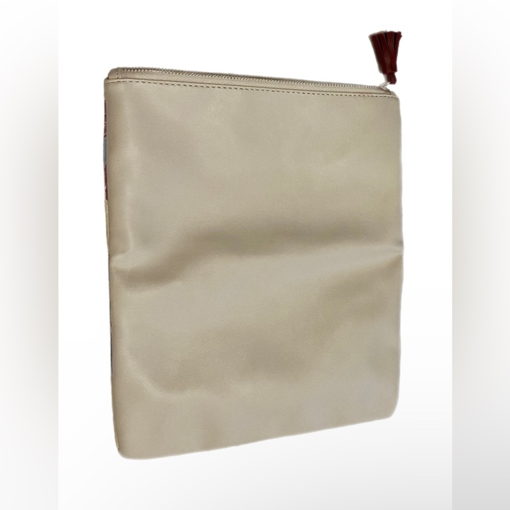 Rachel Pally Anthropologie
Reversible Clutch Purse Floral Print Satin
Lining Zip - Picture 4 of 8
